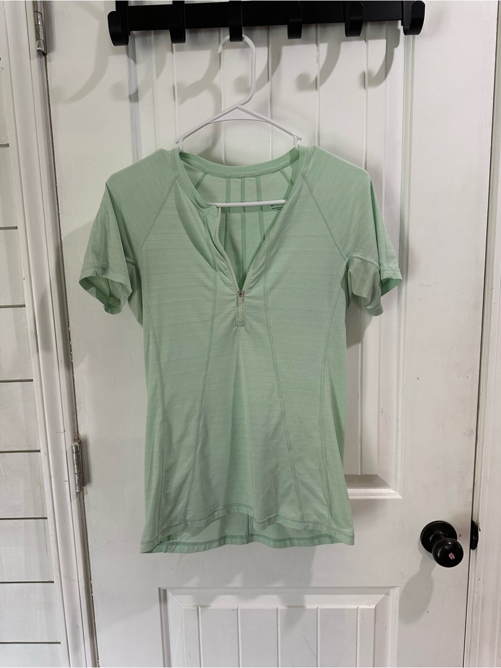 Athleta pedal through it short sleeve cycling short mint green Zip-Front